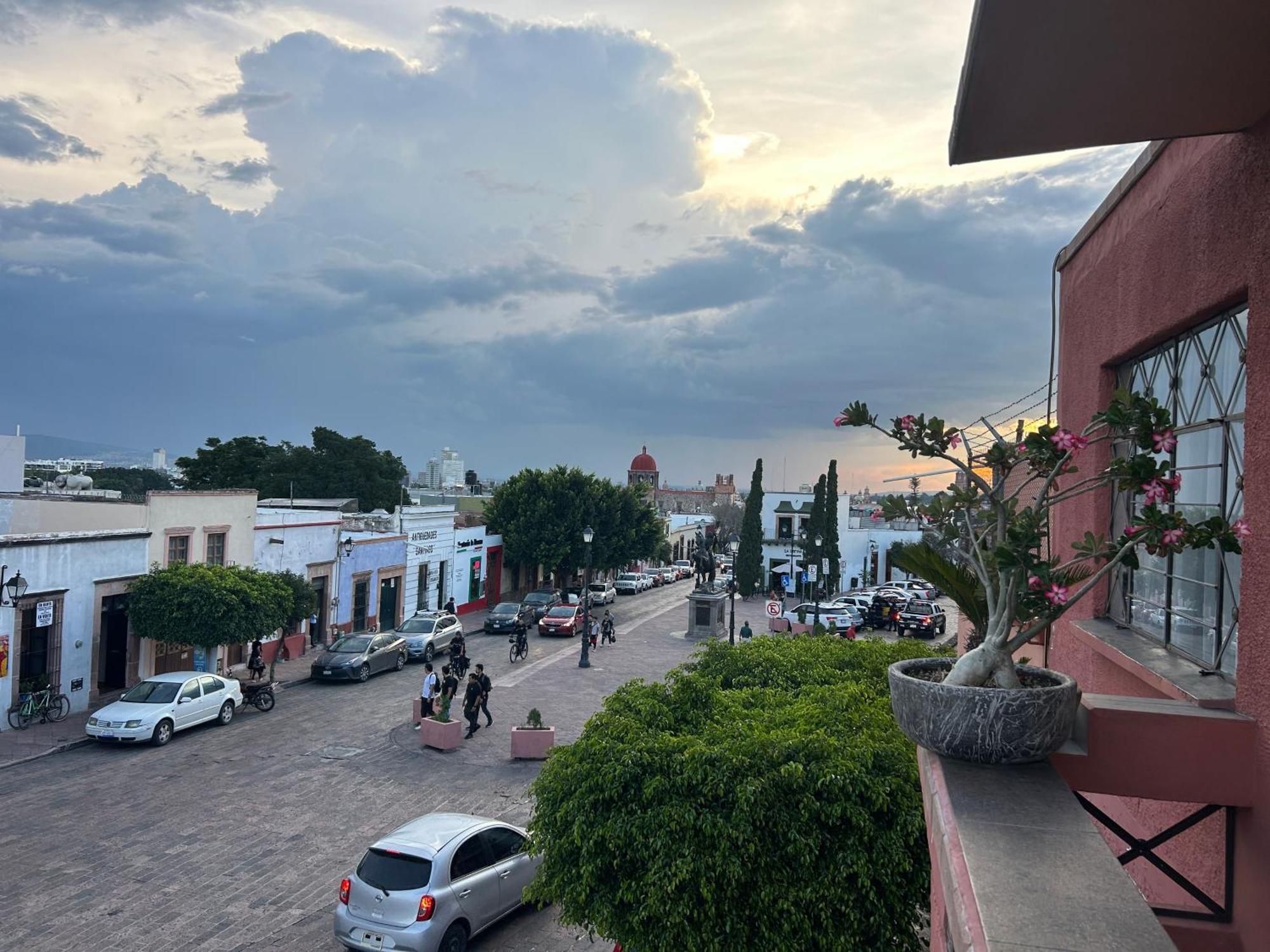 Lolita & Enri, La Mejor Ubicacion Y Vista En El Centro De Queretaro Hotel Luaran gambar